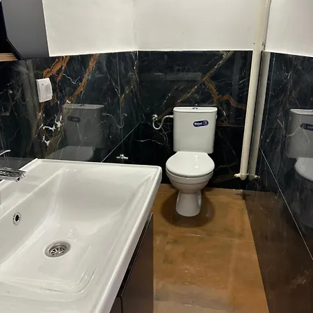 아파트 Modern In Center Of